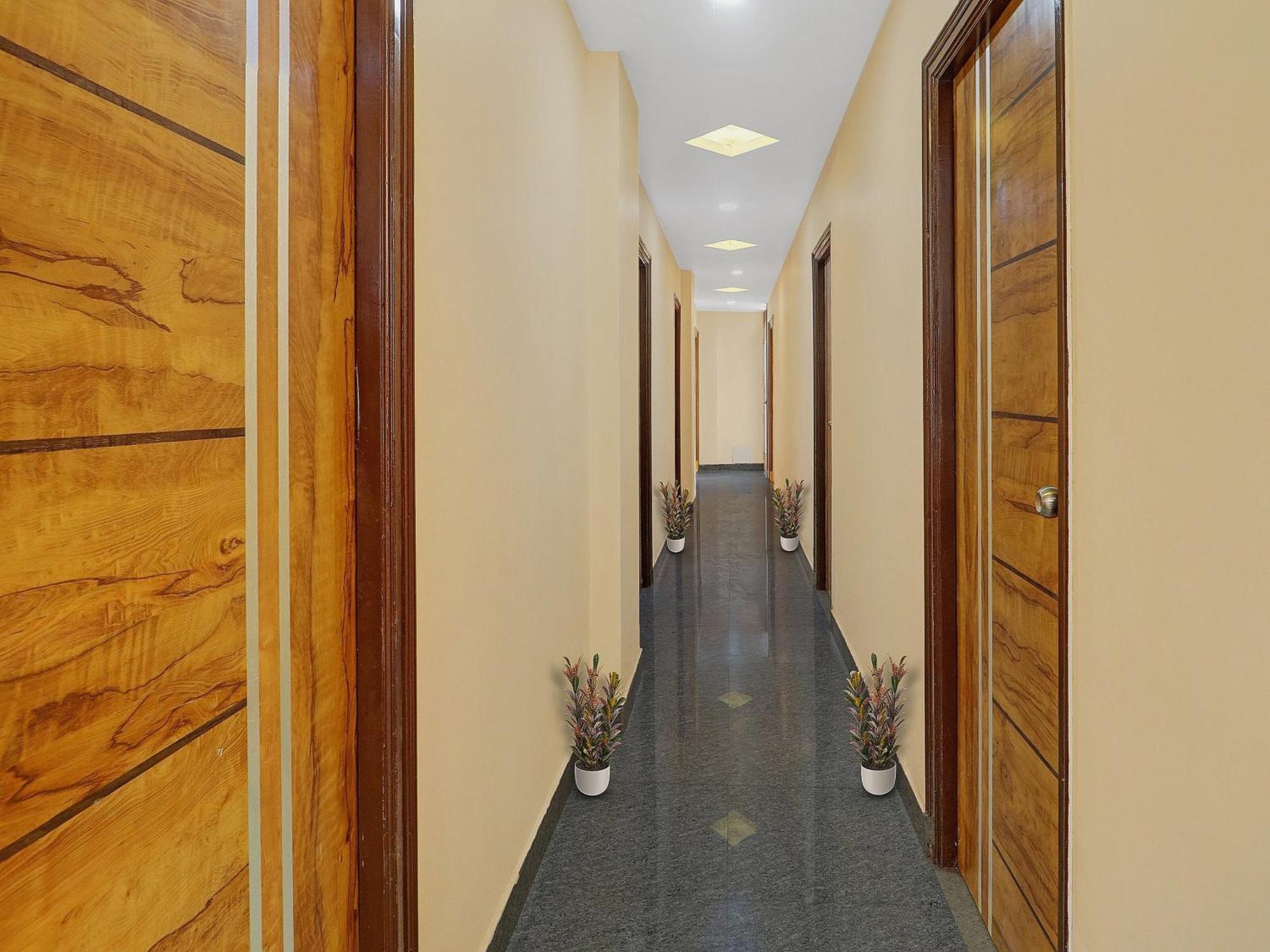 Hotel O S V Residency Kajaguda Near Gachibowli Хидерабад Екстериор снимка